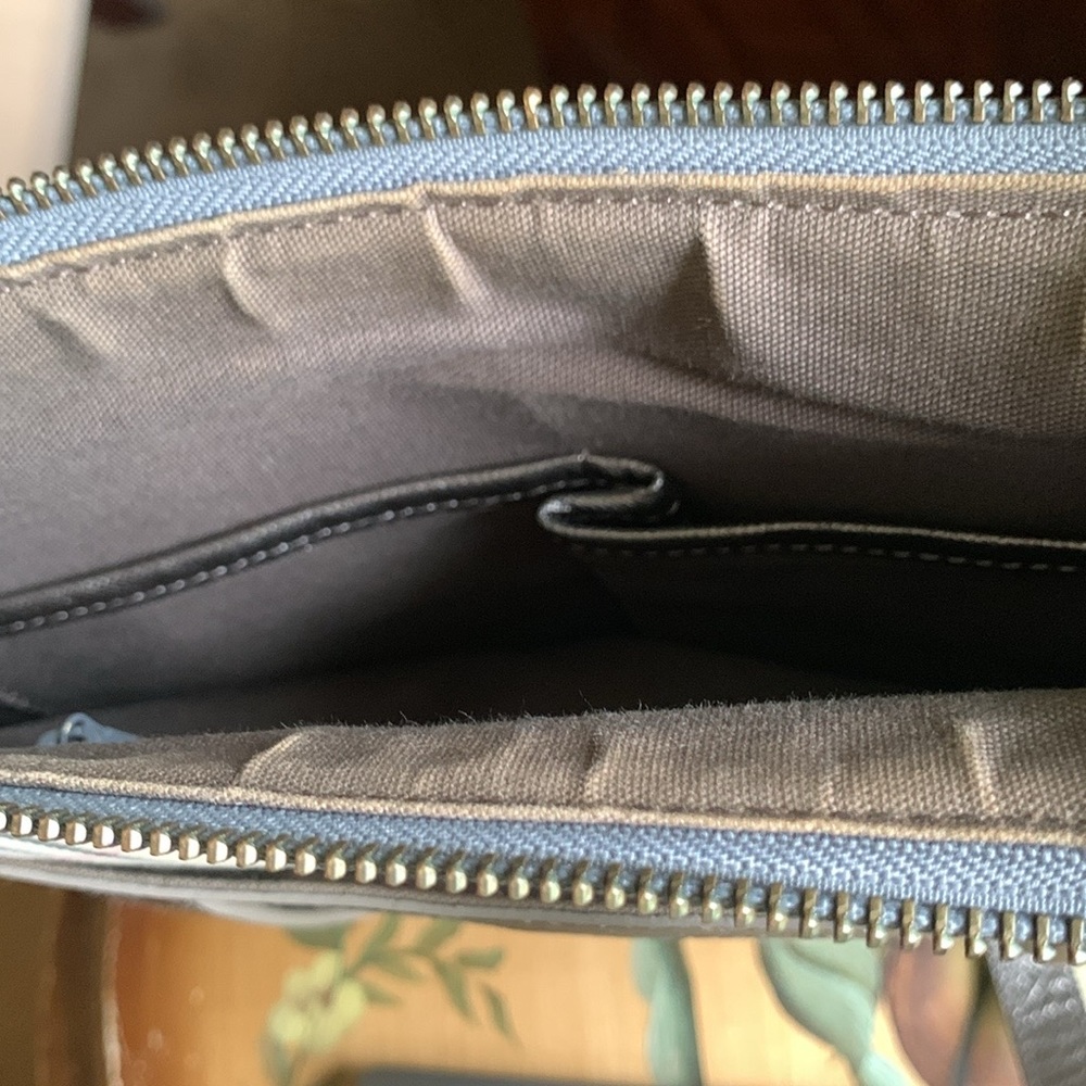 Vintage Burberry Mettalic Crossbody Bag - Picture 4 of 16